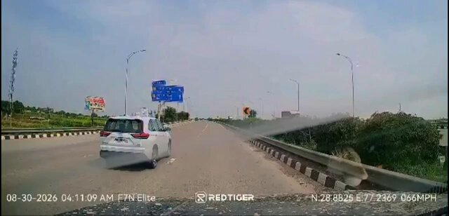Why lane discipline is very essential !! Move to left lane early,when you need to exit !!