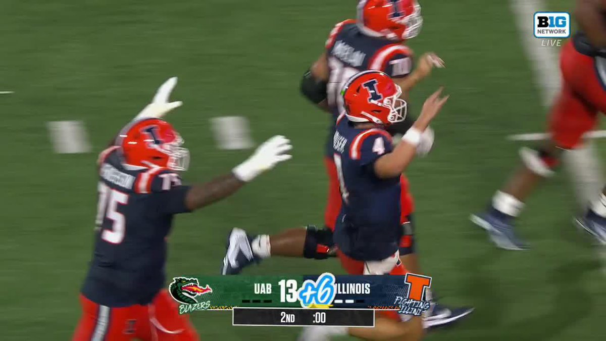 54-YD HAIL MARY TO END THE HALF 🤯 Houser launches one to Robinson to extend the Illinois Football lead at the break Watch on BTN