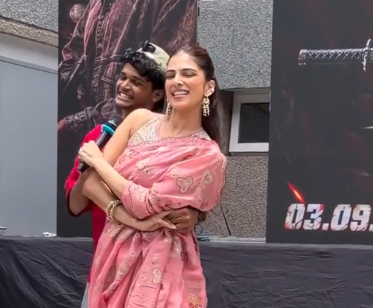 #MalavikaMohanan Dance with a FanBoy and it will be a Best Moment For him in his Life Time