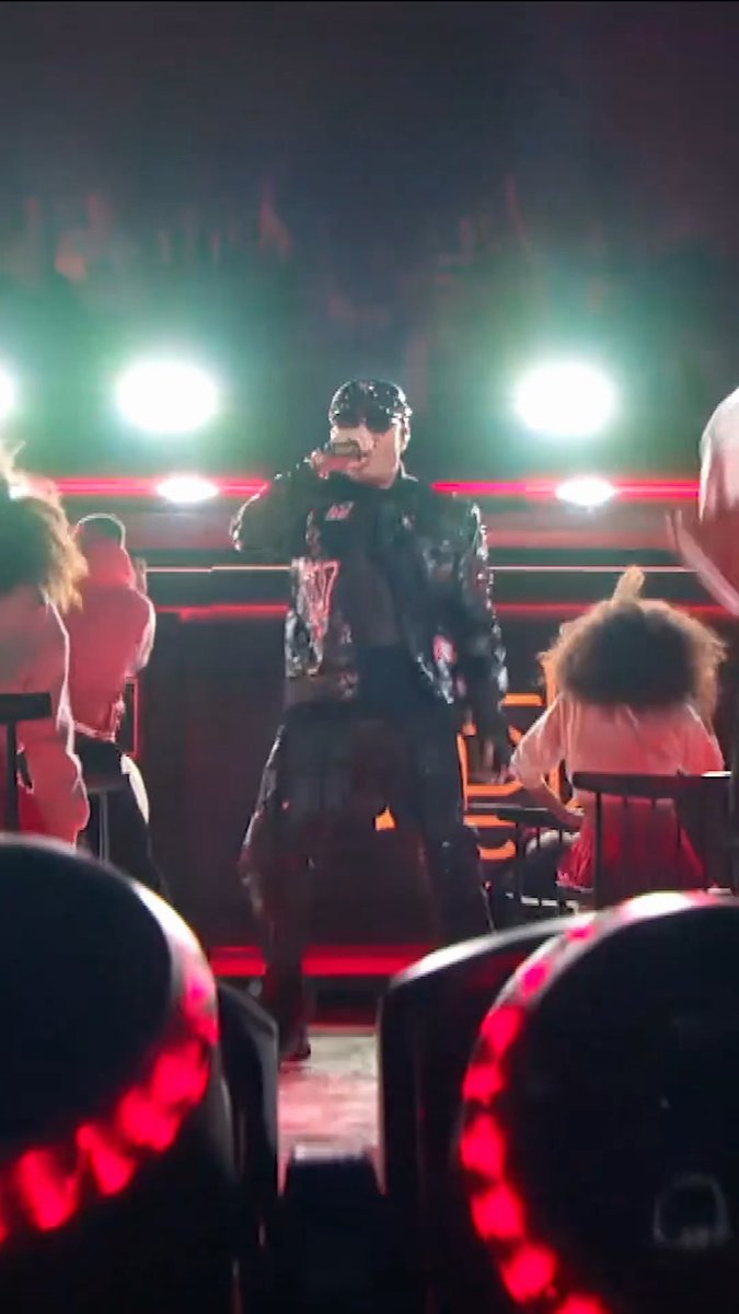 BIENVENIDOS A LA UNIVERSIDAD DEL PERREO🔴🎓 El primer semestre entrando en sesión desde los Premios Juventud 🔥