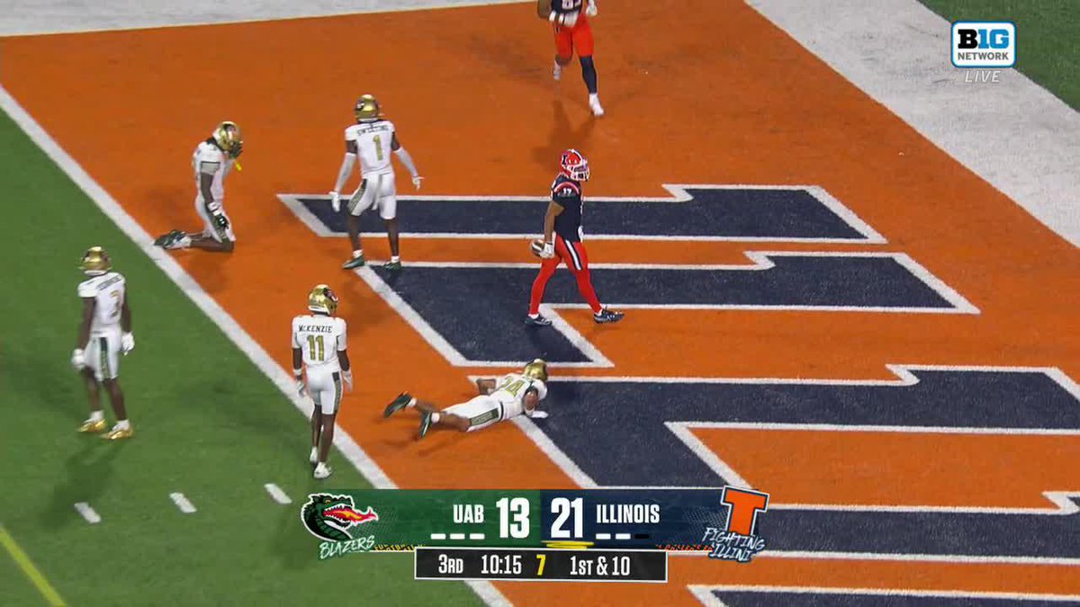 Collin Dixon is in for another Illinois Football TD 💪 Watch on Big Ten Network