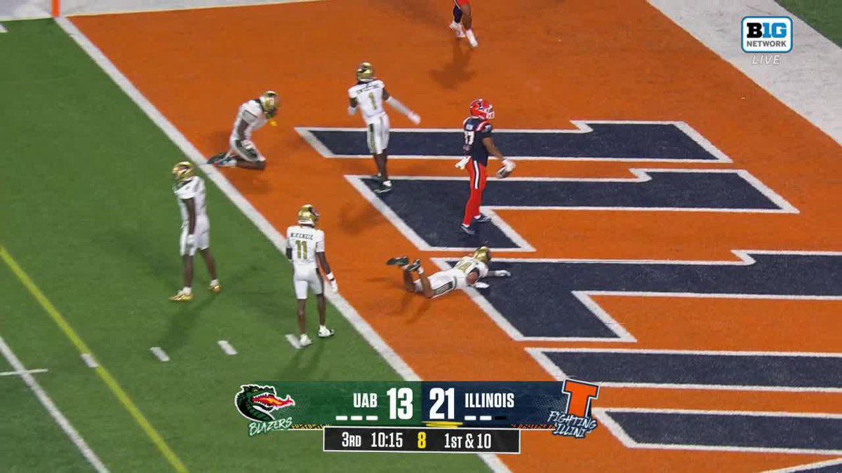 Katin and Collin connect for the second time with a 14-yard touchdown! 📺: Big Ten Network