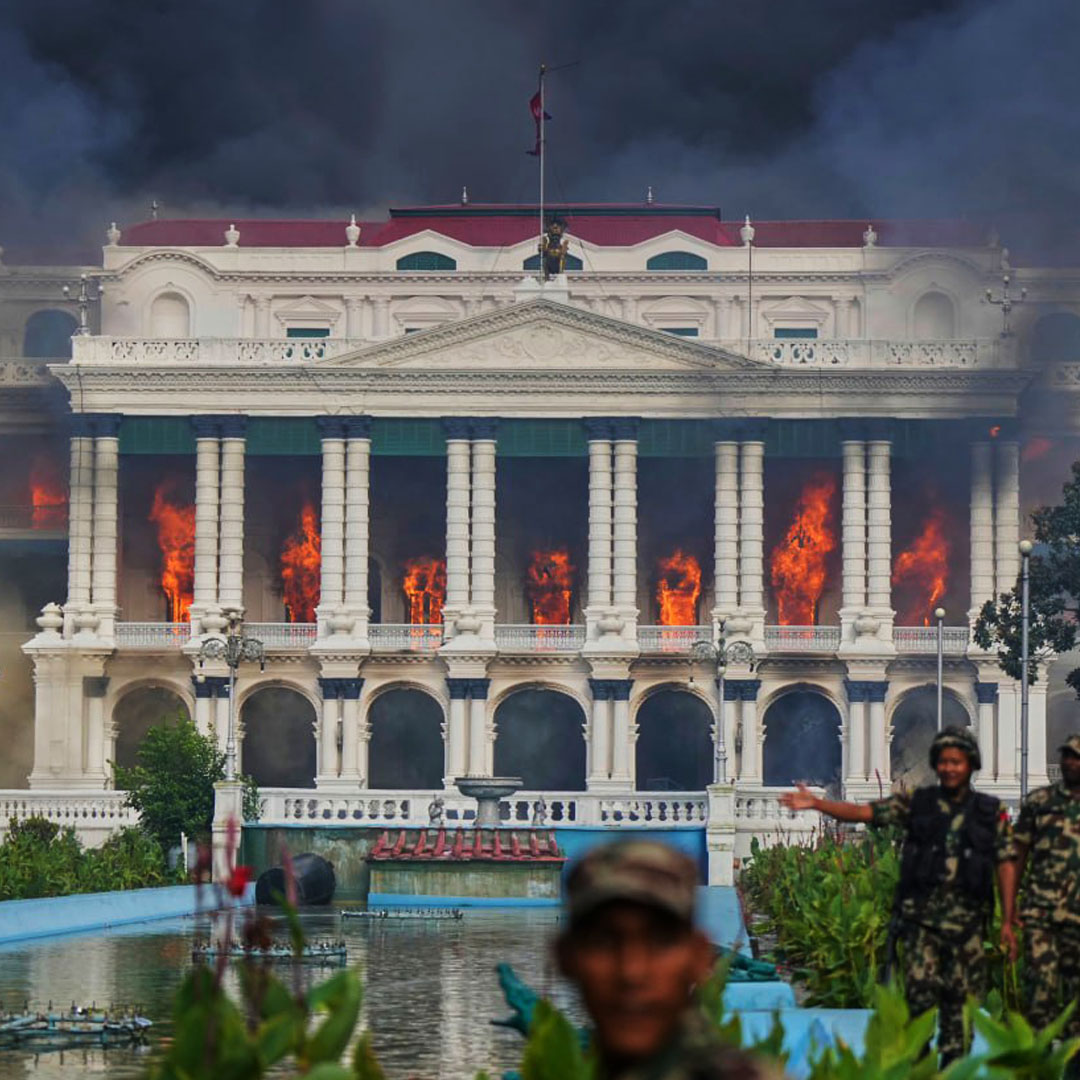 🚨GERAÇÃO Z: Mataram a Janja do Nepal que foi queimada viva pela população e não resistiu aos ferimentos.