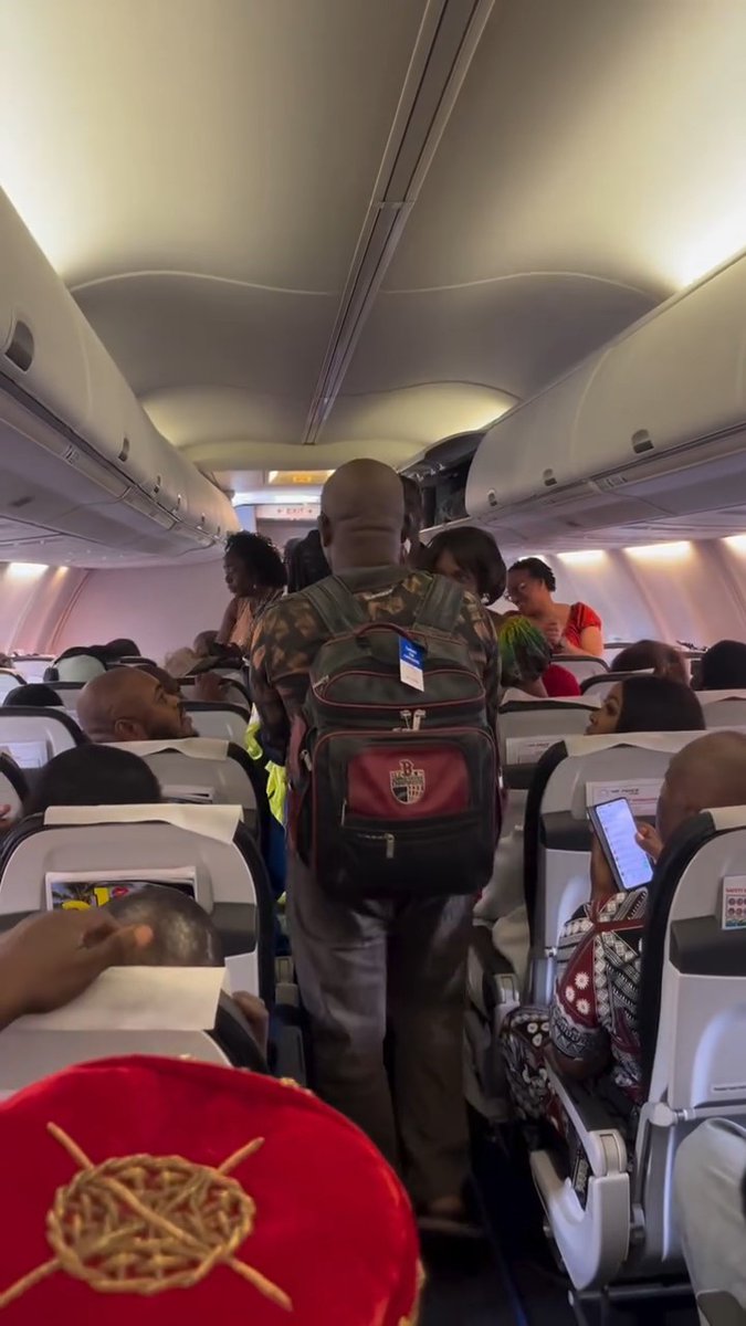 Two passengers later agreed to leave the flight after accepting the 50% discount, allowing the passenger who caused the scene to remain on the flight.