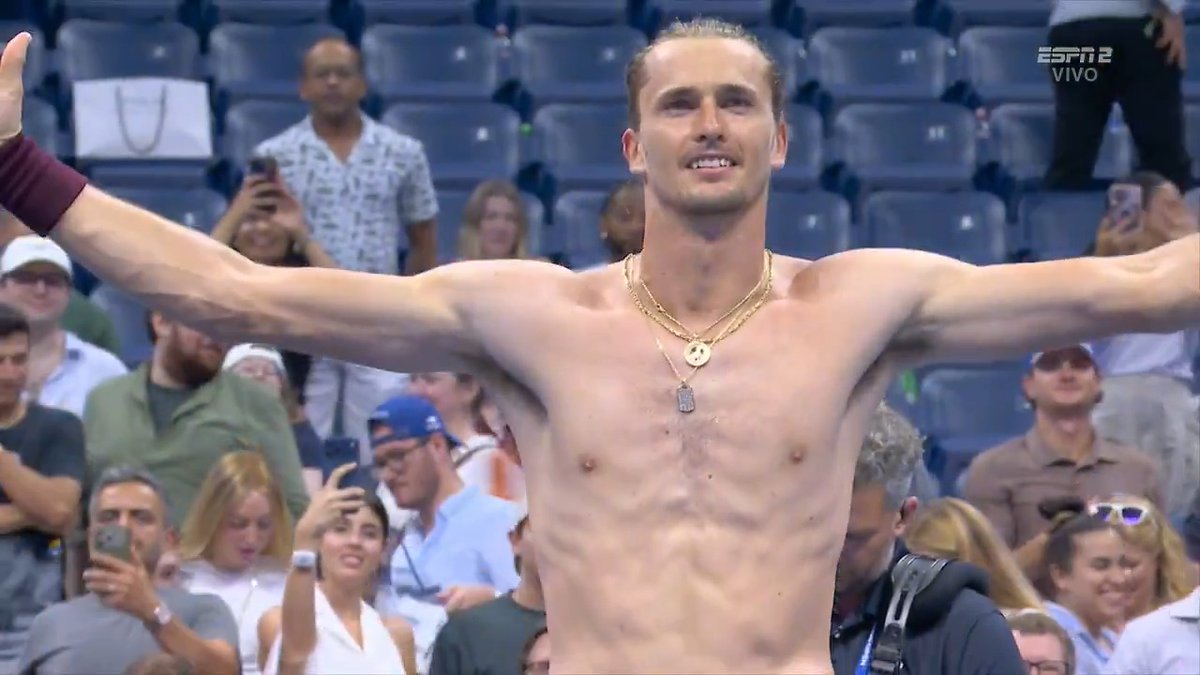 ¡4H33M DESPUÉS, ZVEREV VENCIÓ A HALYS Y ESTÁ EN TERCERA RONDA! 👊🇩🇪 📺 Mirá el #USOpen en el Plan Premium de Disney Plus.
