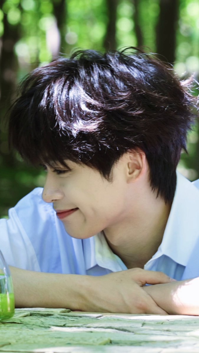 260904 즈위 공작실 DY 🆙️ 샤오위의 여유로운 순간 포착✨ 🔗 :