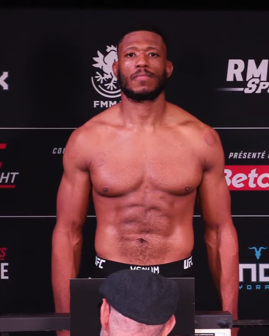 Oumar Sy valide la pesée à 93,4 kg ! 🇫🇷✅ #UFCParis