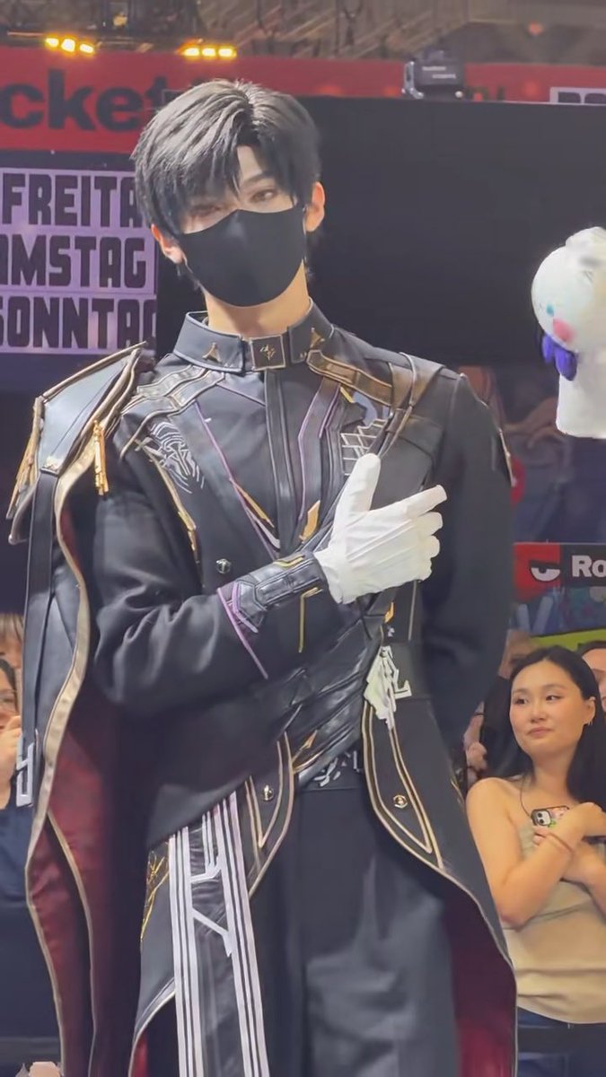 เพราะทุกคนตะโกนแฮปปี้เบิร์ดเดย์เลยร้องไห้หรอเนี่ย 🥺🤍