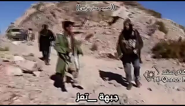 احد ابطال #تعز بعد ان اصيب في الجبهه يرفض ان يخرج يداوي جراحه قال لن اترك الجبهه وعاد الى موقعه لذالك لاخوف على تعز مادام وهولاء هم ابطال #تعز!