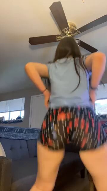 Slutty ass teen slut twerking crazy #slut #twerk #bops #recoil #nutty #viral #leaks #joi