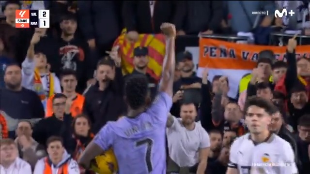 jajajaja a hacerlo contra el barça, contra el madrid mejor estar animando desde el calentamiento.