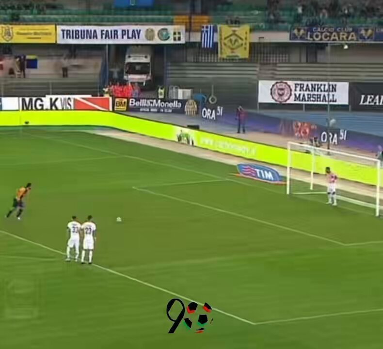 Capocannoniere a 38 anni segnando di destro, di sinistro, di testa, di rapina, di potenza fisica, dal dischetto Che attaccante straordinario Luca Toni