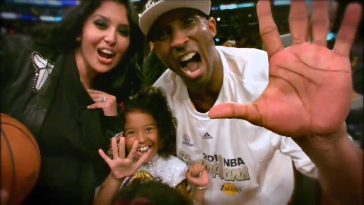 KOBE BRYANT’S 10 RULES: Get better every single day Prove them wrong Work on your weaknesses Execute what you practiced Learn from greatness Learn from both wins and losses Practice mindfulness Be ambitious Believe in your team/yourself Learn storytelling