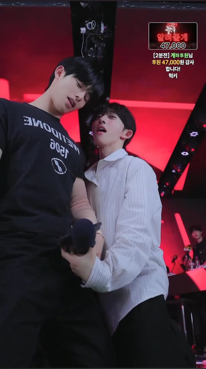 No dirty thoughts, they’re just trying to get the microphone working again. 🧐