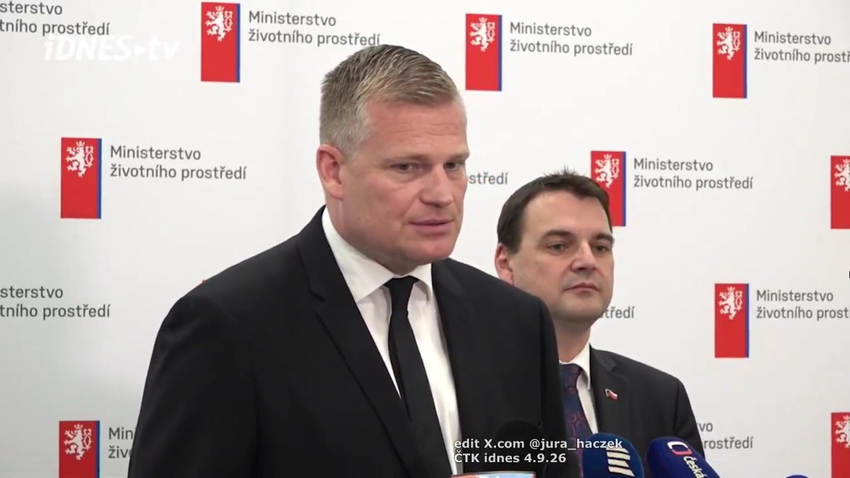 Taťulda si přišel stěžovat se synáčkem do ředitelny!😅 Hele jak Macinkovi otrnulo, už ho to prý přestává bavit, nějaké to vyšetřování policie, to lidi jen otravuje a jeho Filípek nemůže intenzivně pracovat.😭 Sledujte řeč těla a výrazy Turka, to je na doktorát z psychologie!