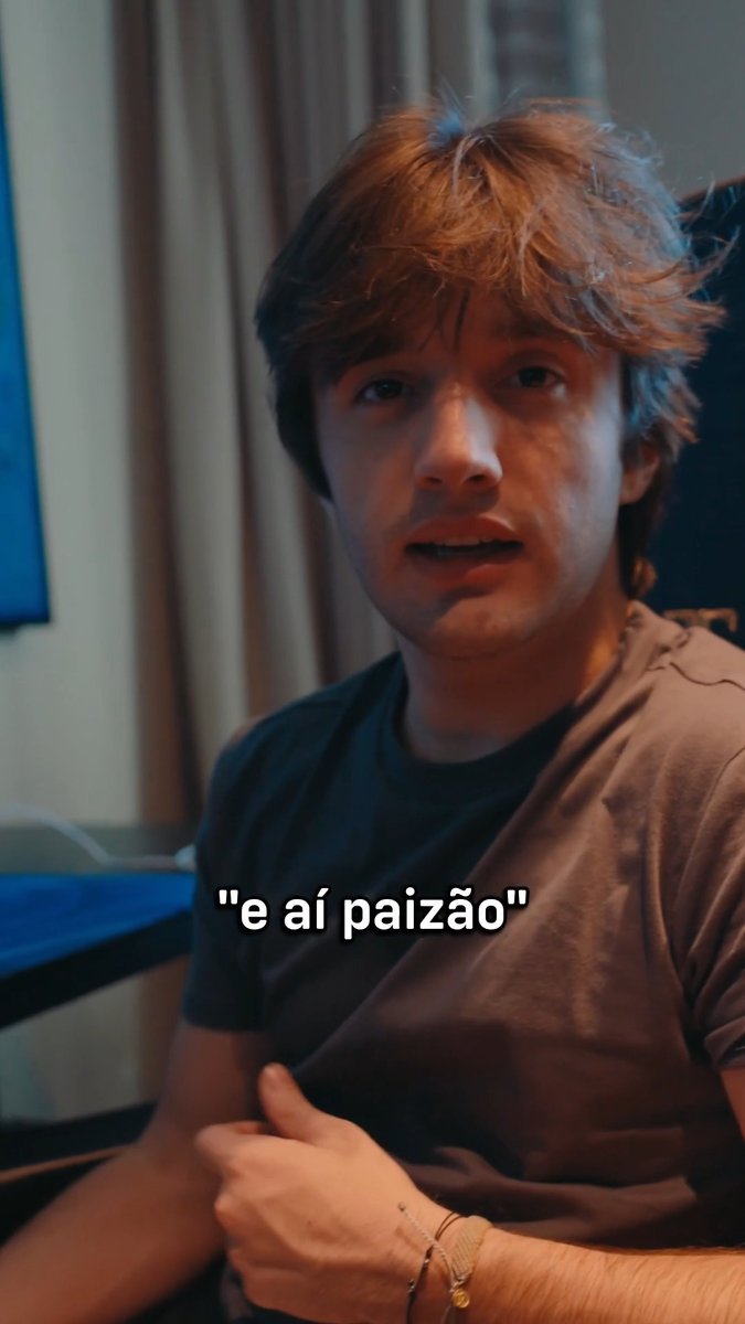 Ensinamos apenas o essencial do português pra eles se comunicarem hoje