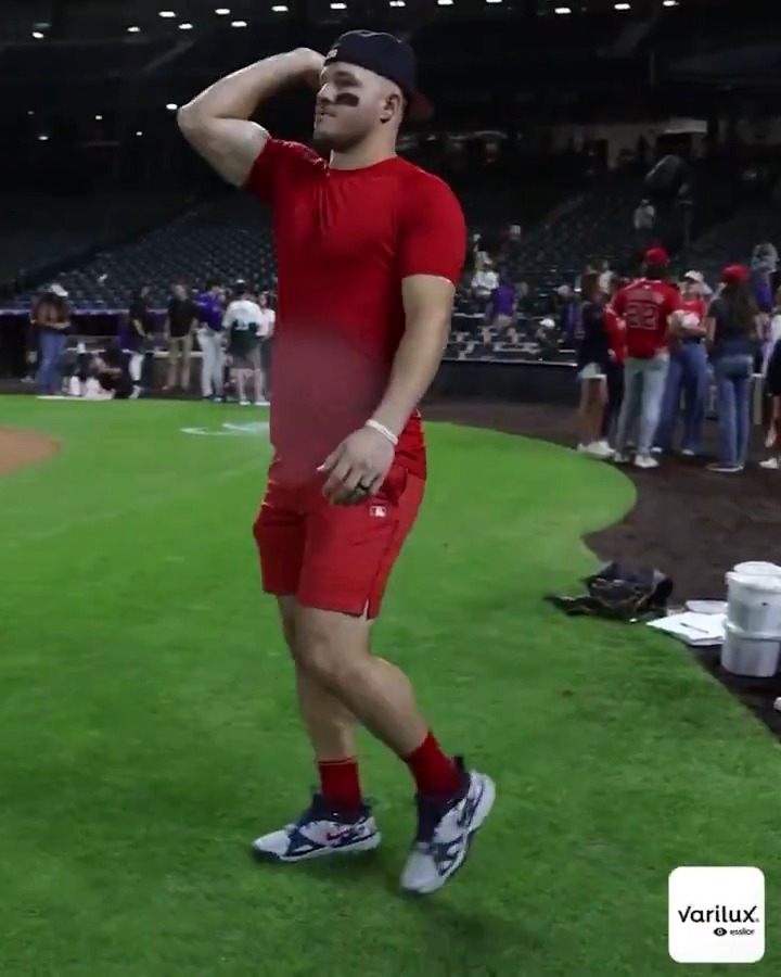 When Mike Trout hit his 400th career home run, this fan’s only request was to play catch with him ❤️ (MLB x Essilor)