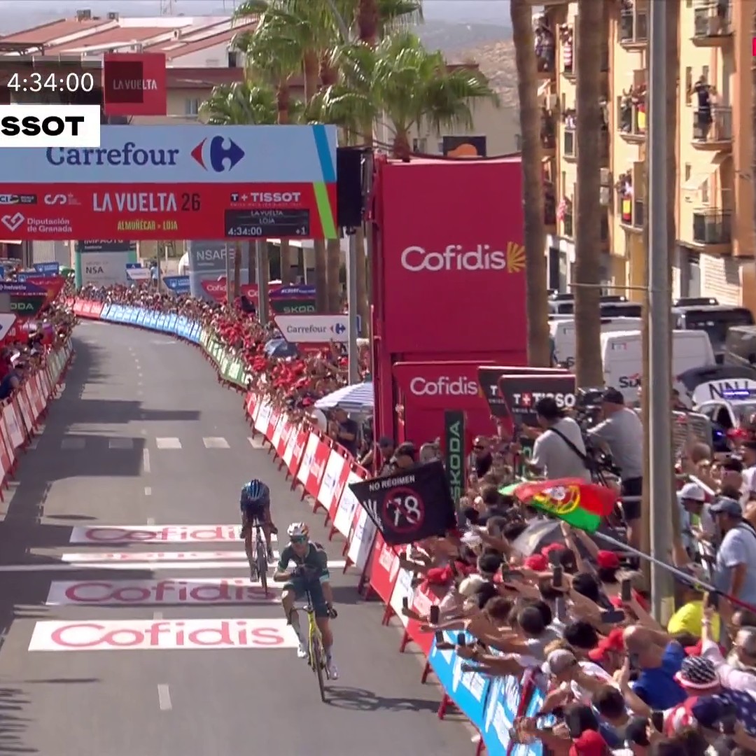 WOUT VAN AERT REMPORTE LA 13E ÉTAPE DE LA VUELTA ! Le Belge s'offre une quatrième victoire sur le Tour d'Espagne. Valentin Paret-Peintre termine deuxième. #LaVuelta26 est à suivre en exclusivité sur HBO Max