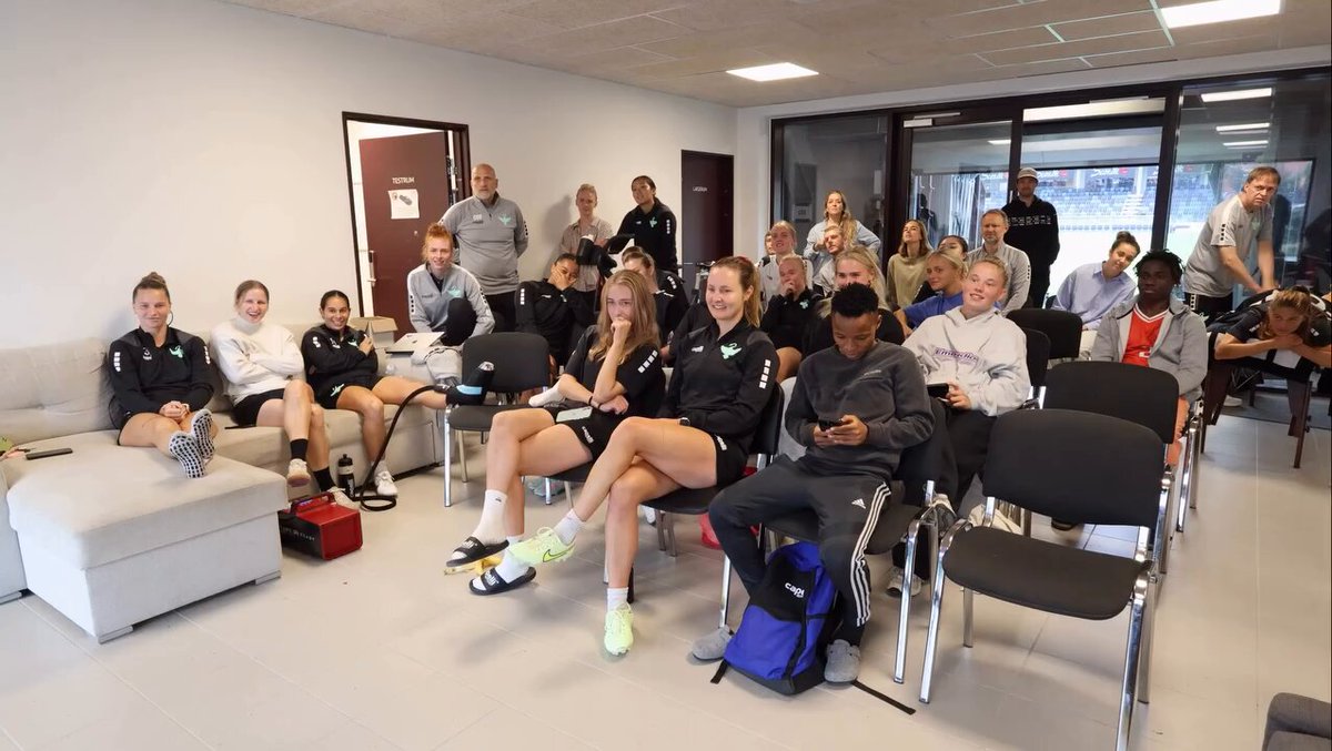 🌟 Reacción de las jugadoras del HB Køge tras conocer que se enfrentarán al Barça en la fase de liga de la #UWCL.