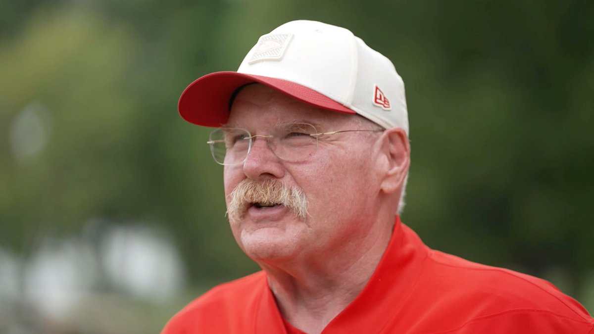 "He acts like he's going to play forever" 💪 Andy Reid discusses the future of tight end Travis Kelce 🔴
