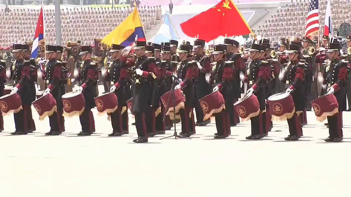 🚨🇲🇽🇨🇳🇷🇺🇨🇺🇳🇮🇺🇸 — ONLY IN MEXICO Delegations from China, Russia, Cuba, Nicaragua and the United States march together with Mexico in military parade celebrating Mexico's Heroic Military Academy