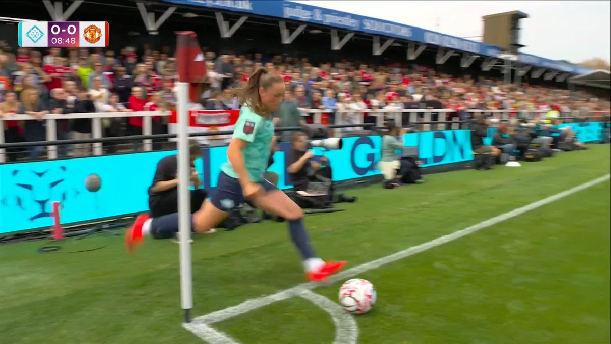 The FIRST goal of the 2026/27 WSL season goes to Alanna Kennedy and the London City Lionesses! 🔥