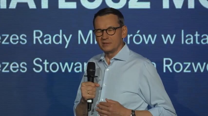 Premier Mateusz Morawiecki o transformacji technologicznej w dobie rewolucji AI: "Już nie 50% zawodów, ale 75% zawodów za 10 lat zniknie, albo się kompletnie przetransformuje. Co ten biedny, w cudzysłowie, młody człowiek ma sobie myśleć? Idzie na studia i za chwile to wszystko będzie nieaktualne? Tworzę jakieś rozwiązania i za chwilę AI to wszystko pozastępuje? Dzisiaj wchodzimy w wielką, przyśpieszoną rewolucję, która wymaga od nas namysłu nad przyszłością".