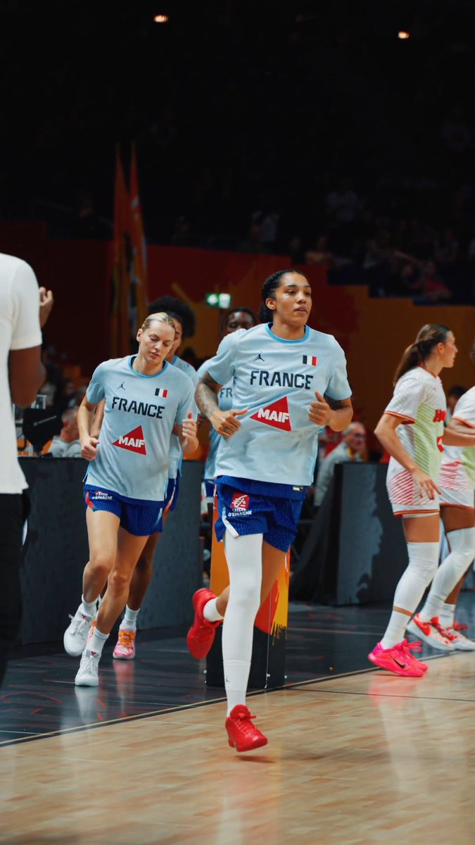 HERE COME LES BLEUES 🇫🇷 #FIBAWWC