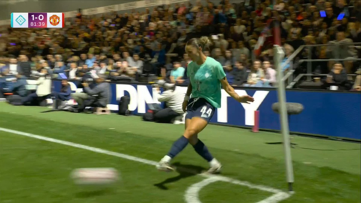 What a FINISH from Daniëlle van de Donk 🤯