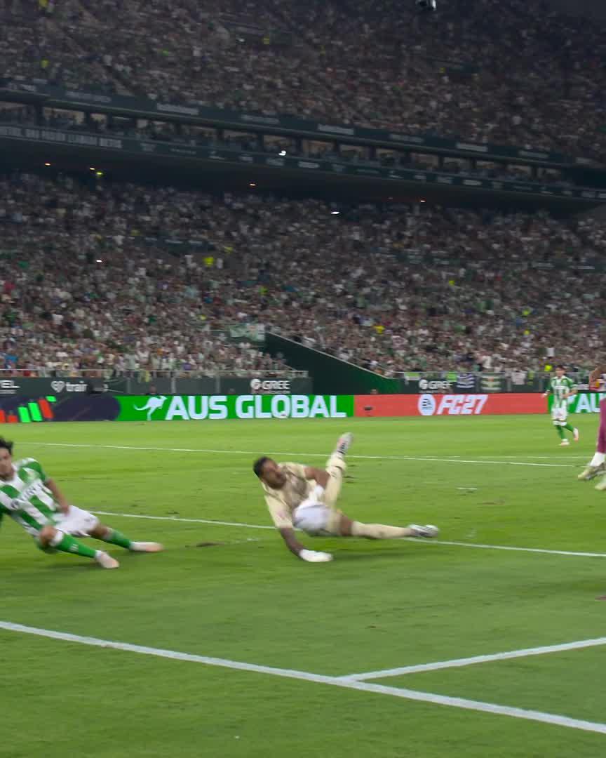 Un MURO llamado Bartra. 🚫 RealBetisRealMadrid | LALIGAHighlights | VUELVELALIGA