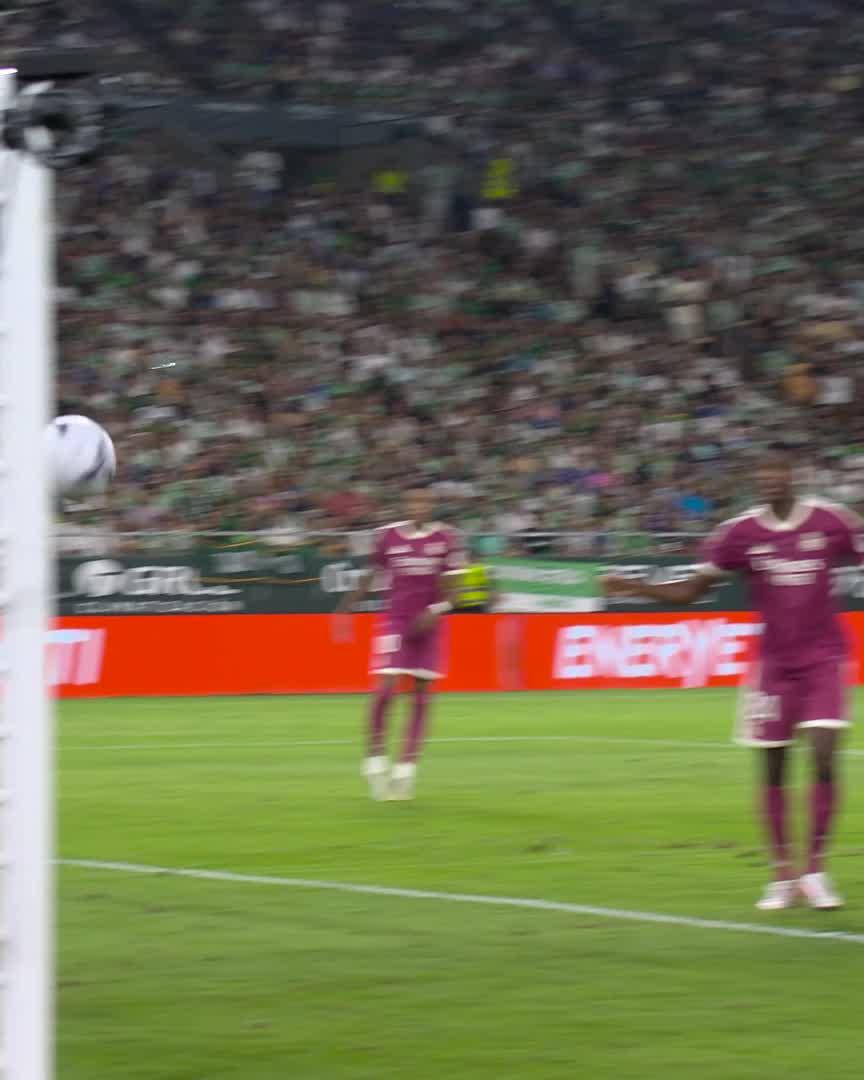 Y Valles voló para evitar el gol de Bellingham... ✈️ RealBetisRealMadrid | LALIGAHighlights | VUELVELALIGA