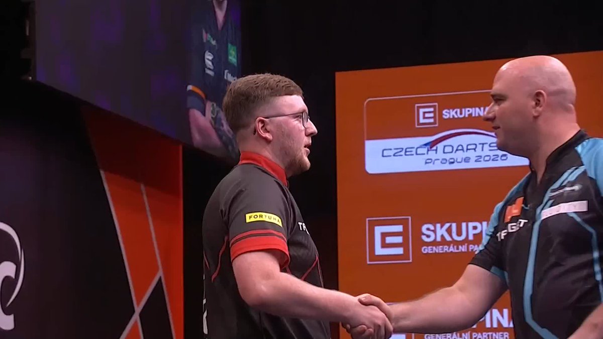 BARRY BEATS CROSS! Keane Barry produces an upset in Prague, as the Irishman beats Rob Cross 6-4 and denies Voltage a place in round two! 📺 #ET12