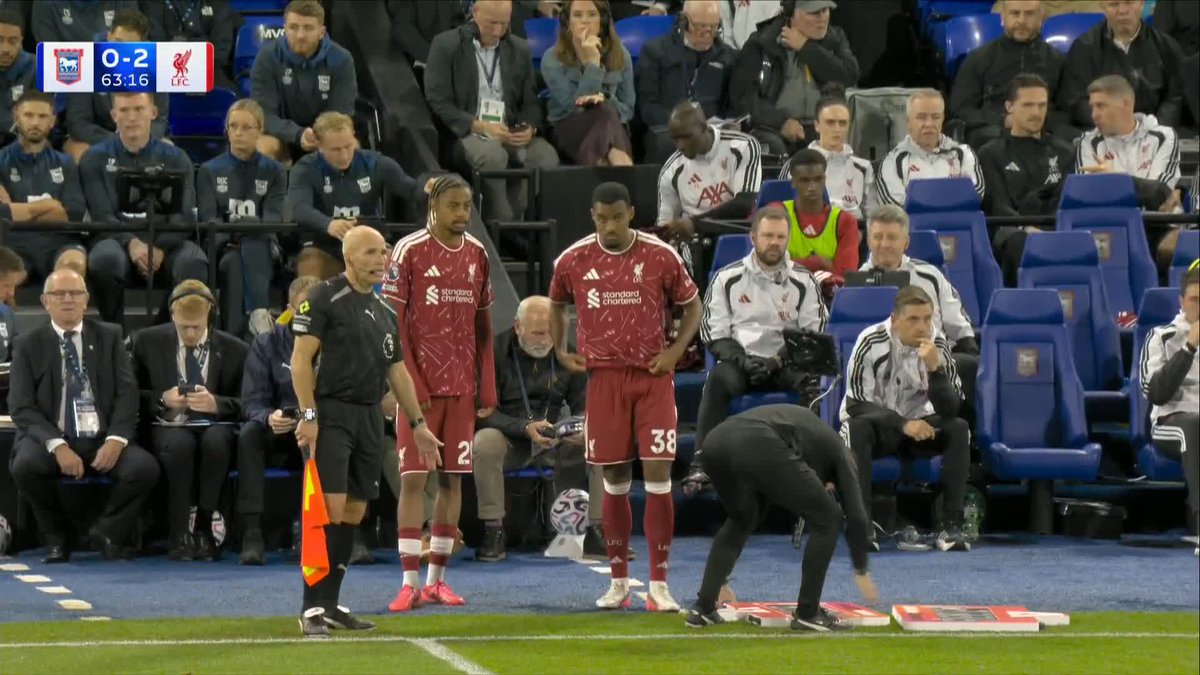 Bradley Barcola comes on to make his Liverpool debut! 🔴