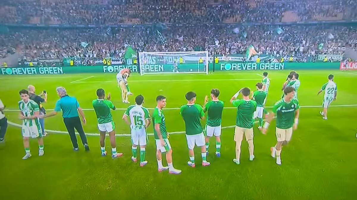 Troy Parrott trying to get his head around the magnitude of it all 🤯 What a night for the lad 🦜