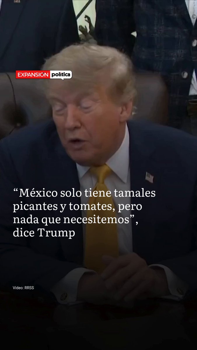 El presidente de Estados Unidos, Donald Trump, advirtió que su país podría dejar de comerciar con México y otros socios comerciales, al asegurar que Washington podría beneficiarse económicamente si rompe el intercambio con naciones con las que mantiene déficits comerciales. Al hablar específicamente de México, Trump afirmó que Estados Unidos registra un déficit de aproximadamente 195,000 millones de dólares y sostuvo que su país no depende de las mercancías mexicanas. Para reforzar su argumento, el mandatario recurrió a una polémica referencia a productos de origen mexicano. “Ellos no tienen nada que nosotros necesitemos. Quiero decir (ellos tienen) tamales picantes, tomates, y algunas otras cosas. Pero básicamente, no tienen nada que necesitemos”, declaró Trump ante reporteros en la Oficina Oval. #VideoRRSS #ExpansiónPolítica