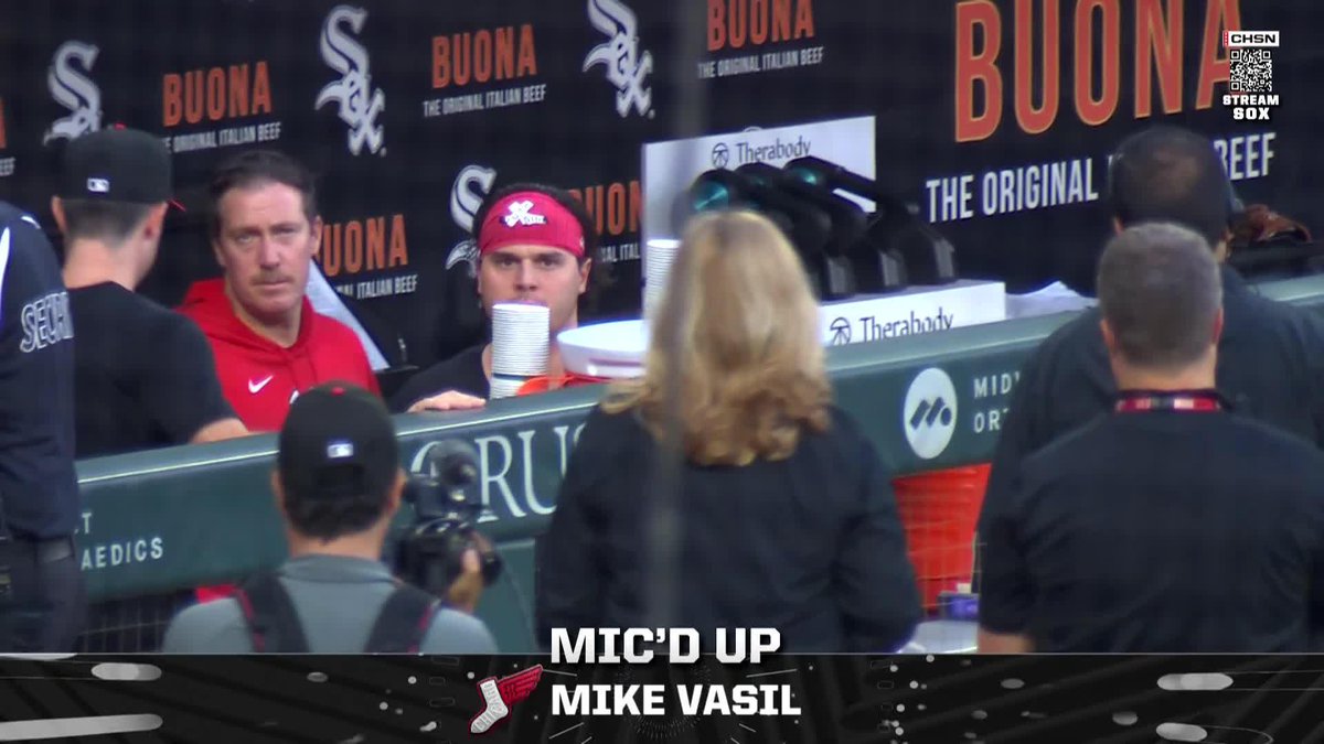 "can't believe she got it there" the wizard and his mom for a ✨magical✨ first pitch 🥹