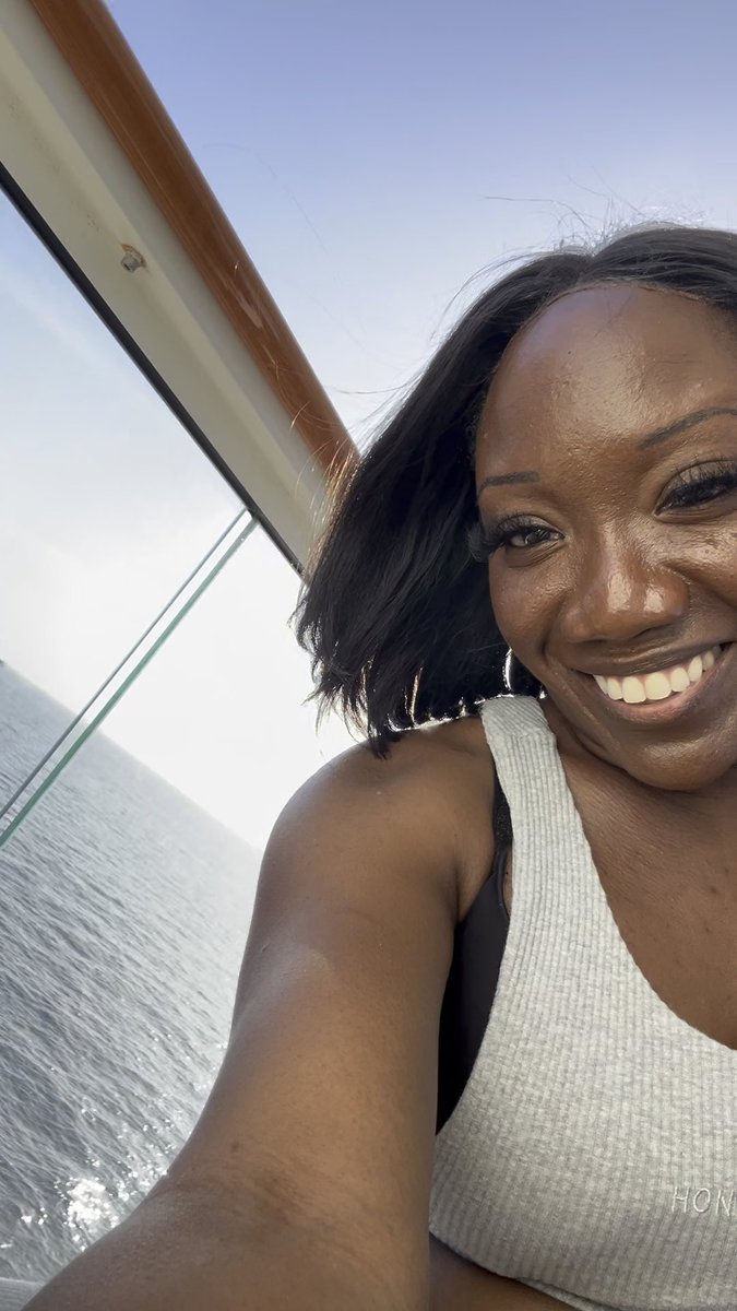 I want to go to Jamaica, I’ve never been. #MulaLansky I want some fresh grilled fish 🐠 , warm ☀️ and good vibes. I gotta go with someone I feel safe with and I trust.