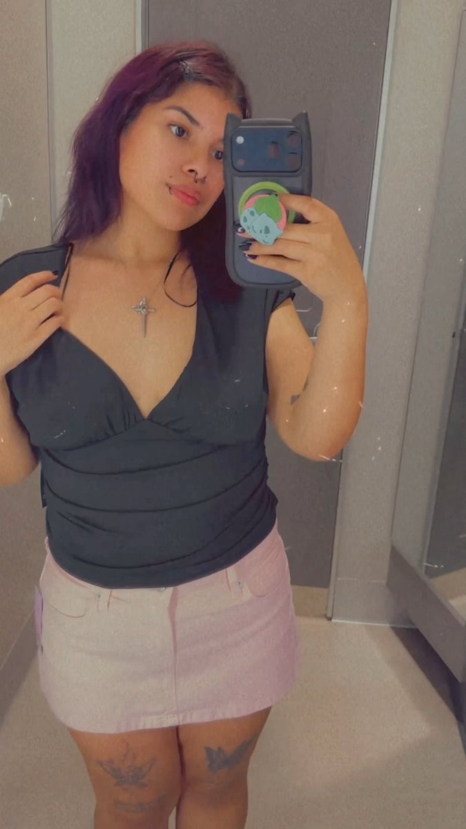 Yayyy shopping! . Everything I tried on was sooo cute. I did go a size up on the jeans. . #nsfwtwt #publicplay #dressingroom