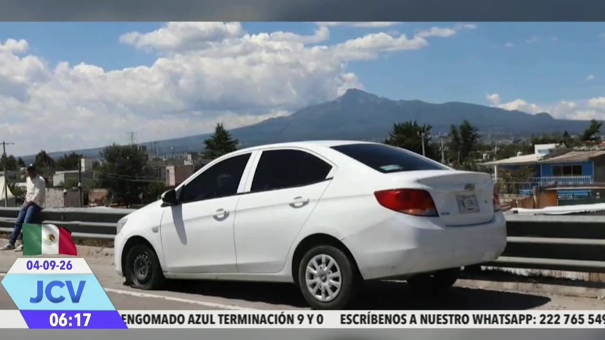 #Preocupante || Al menos 25 vehículos quedaron varados sobre la autopista #Puebla - #Orizaba, a la altura de #Amozoc, luego de que sujetos colocaran “ponchallantas” en la vía. #NoticiasPuebla #Puebla #JuanCarlosValerioNoticias