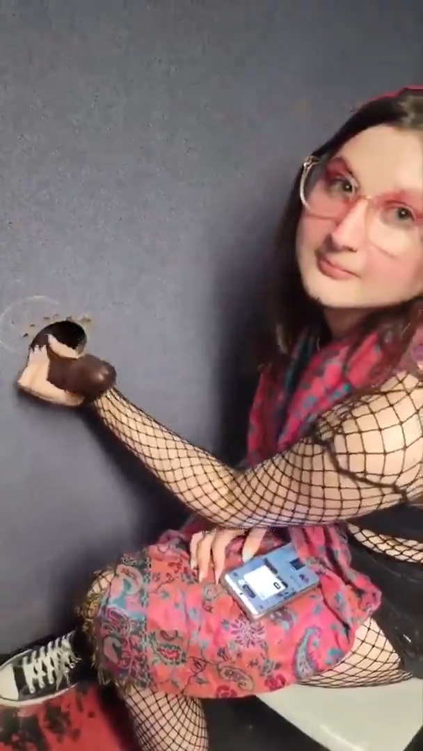 First time at a gloryhole. She only agreed to jerk a stranger’s cock… I talked her into sucking him until he finished. Full video + more gloryhole videos + booth addresses — link under this post. #Gloryhole #nsfwtwt #nsfwx #XNSFW #amateur #horny #xxx #MDNI #blowjob