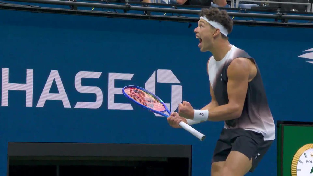 Ben Shelton gets the early break in the fourth set by this much 🔎