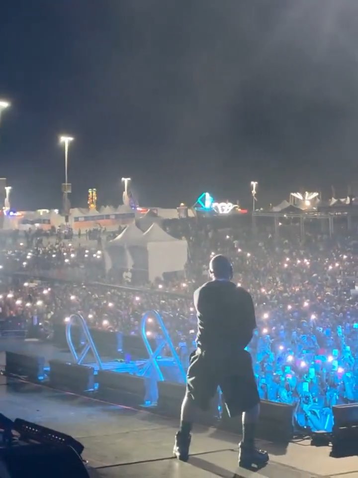 🚨 Davido performing “Aye” at AfroPlus Fest 🇺🇸🏟️ EVERGREEN! ✨🔥