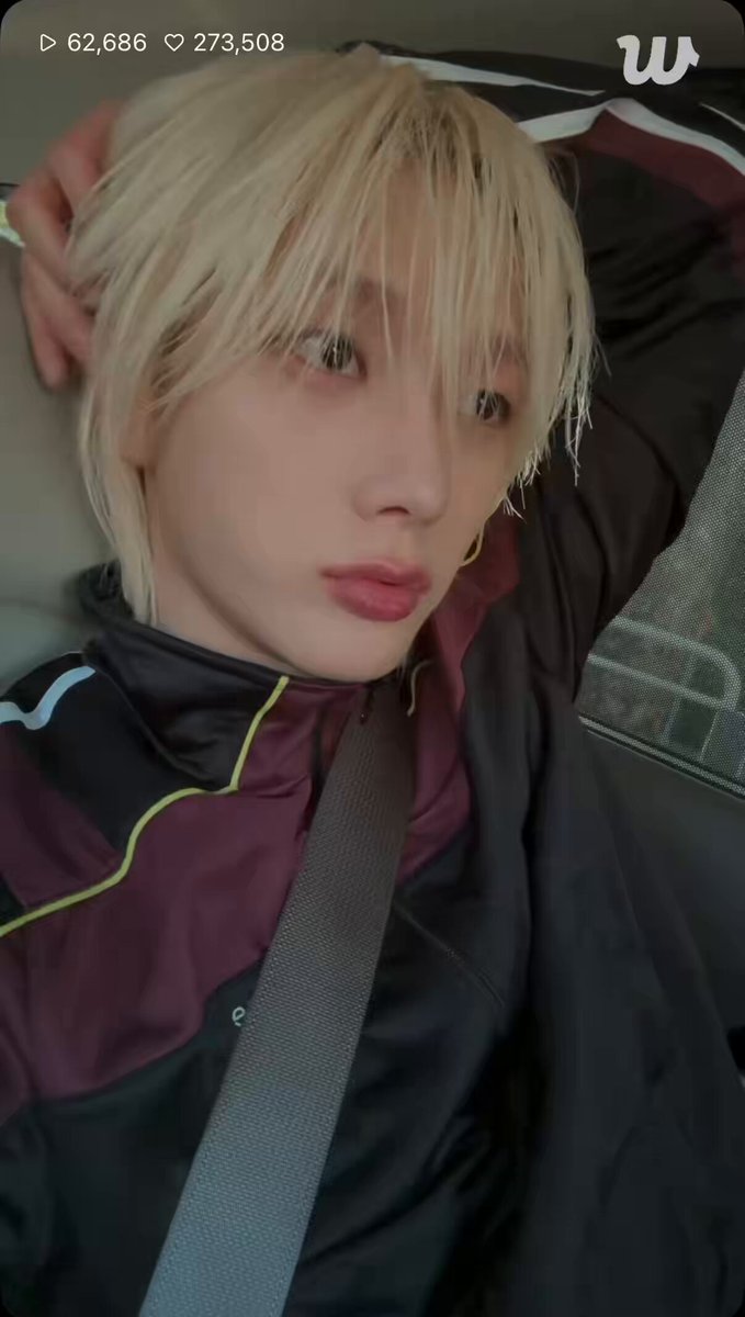 쟤현이 응원 영통 후기 왔다……… 말하면서 계속 걔 떠올리면서 귀엽다는 듯이 피식… 피식 웃음 하 진짜 너무 괴롭다 나는…