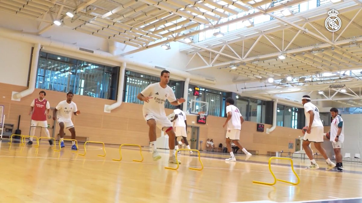 🙌 ¡DÍA DE PARTIDO! · IT’S GAME DAY! 🙌 🆚 Kosner Baskonia 🤝 Amistoso | I Memorial Urbano González Escapa ⏰ 20:00 CEST 🏟️ Pabellón de los Deportes de León 📺 RM Play y RMTV