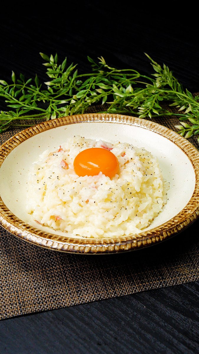 【レンジで3分＝悪魔的おいしさ】「お店の味やん」「濃厚すぎてハマる」チーズ好き集合！とろけるカマンベールでリゾットが格上げ！ / Easy Camembert Risotto🍚🧀