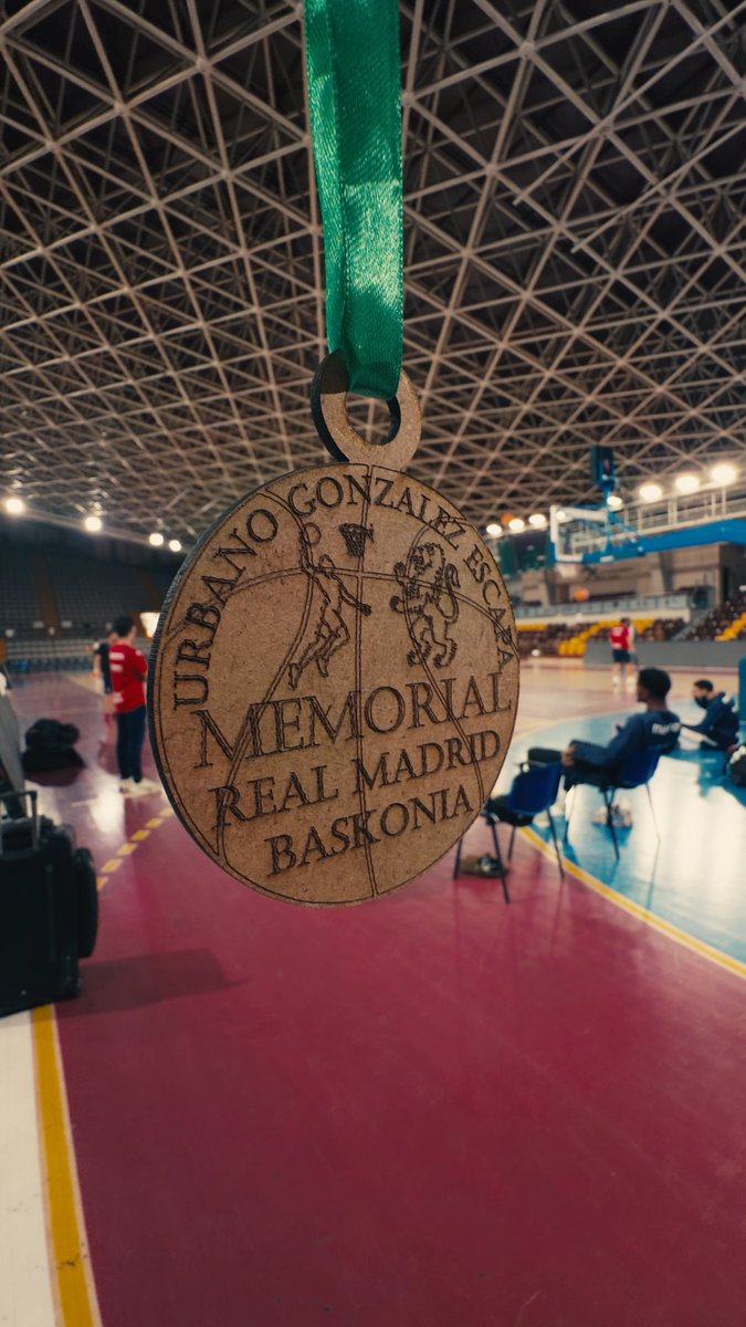 Todo preparado para esta tarde 🏀 Nos espera el Memorial Urbano González Escapa, un partido en el que el baloncesto suma por la ELA. 💙❤️ Y queremos aportar nuestro granito de arena. Hoy jugamos por algo más 🐝