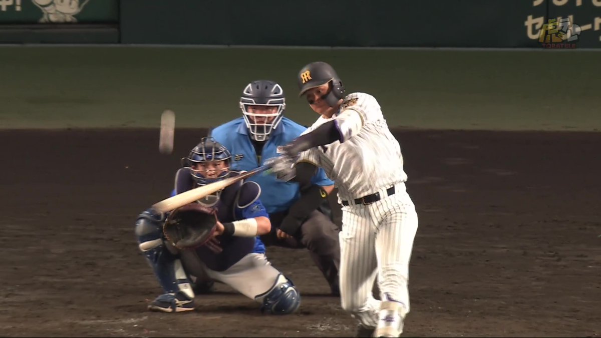 4回裏、森下翔太選手のセンターバックスクリーン左に第32号ソロホームラン！
