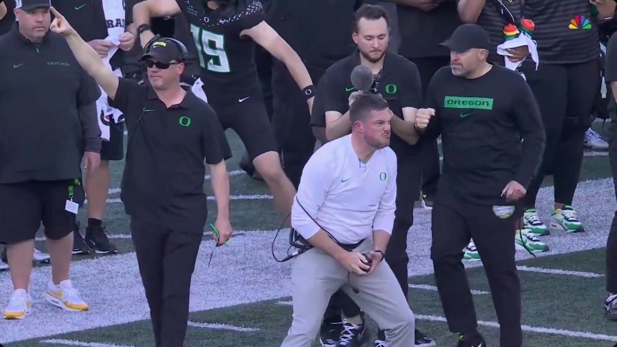OREGON PLAYS FOOTBALL TODAY!!!!
