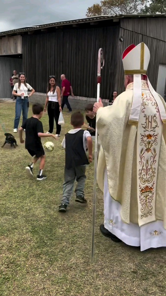 Another day to remind you that our priests and even Bishops are approachable. You don't need to pay money or go through "protocols" to have access to our Bishops and priests. These boys will forever cherish this moment for the rest of their lives.