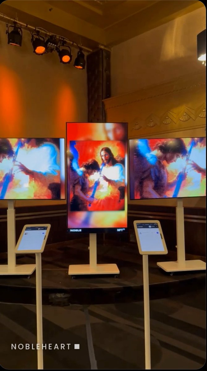 Christ appeared in Times Square Three pieces, three days